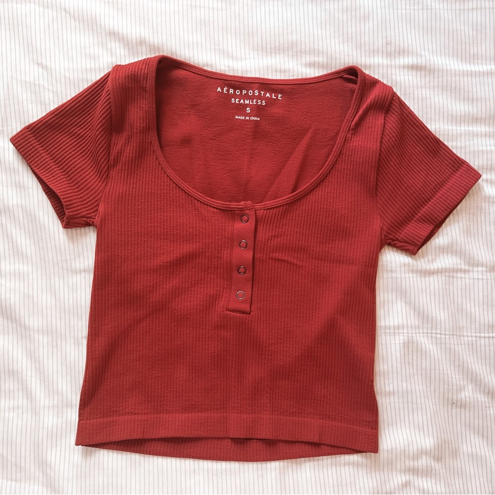 Aeropostale seemless ribbed T-shirt size: small